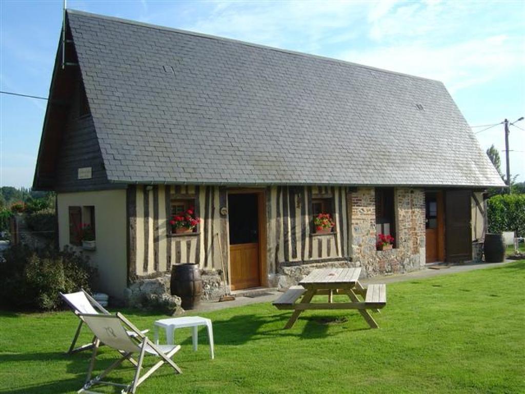 Gites De La Ferme De L'Eglise Fatouville-Grestain Exterior photo